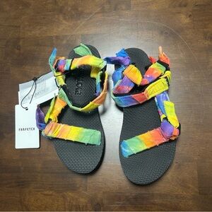 NWT Arizona Love Trekky Bandana Sandal in Rainbow Tie Dye Size 6US/36EU
